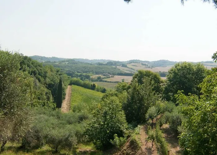 Stunning Country House Overlooking Tuscany Hills