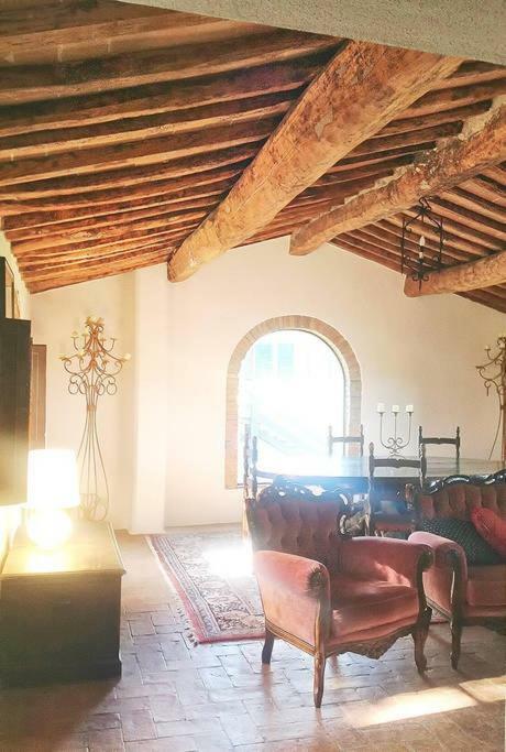 Villa Stunning Overlooking Tuscany Hills
