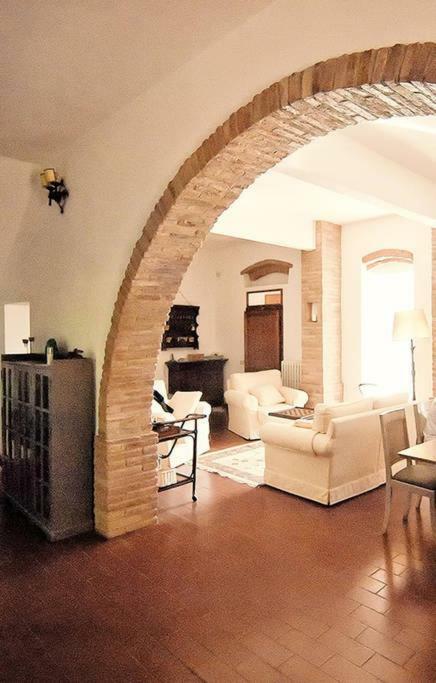 Villa Stunning Overlooking Tuscany Hills Lorenzana